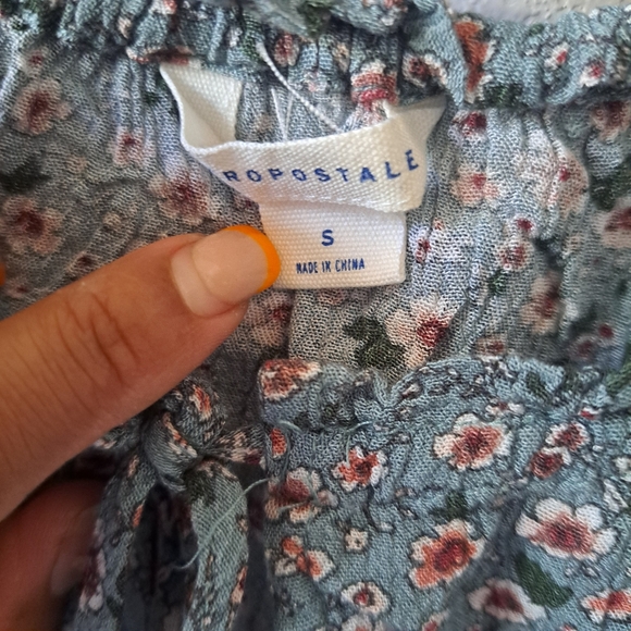 Aeropostale Long Sleeve Floral Cold-Shoulder Top - Picture 7 of 9